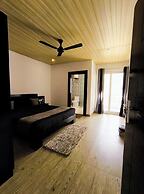 PREMIUM HOTEL BLUE P-I-N-E PALACE