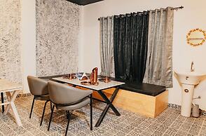 PREMIUM HOTEL BLUE P-I-N-E PALACE
