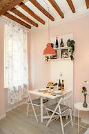 LA CASA DEL VINO-THE WINE HOUSE