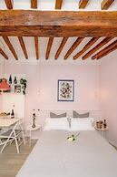 LA CASA DEL VINO-THE WINE HOUSE