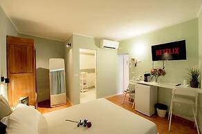 LA CASA DEL VINO-THE WINE HOUSE
