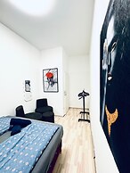 Cozy Private Room Walk to FAC Platz