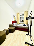 Cozy Private Room Walk to FAC Platz