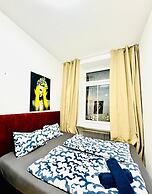 Cozy Private Room Walk to FAC Platz