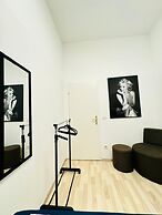 Cozy Private Room Walk to FAC Platz