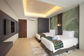 Louis Kienne Suite Cikarang