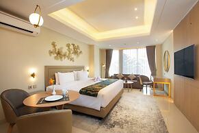 Louis Kienne Suite Cikarang