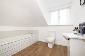 Detached House with Sea Views & Parking