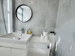 Home Studio  Free Parking Prime Location