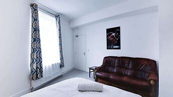 Spacious Home Near Seafront Perfect For Groups