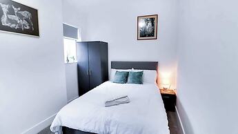 Spacious Home Near Seafront Perfect For Groups