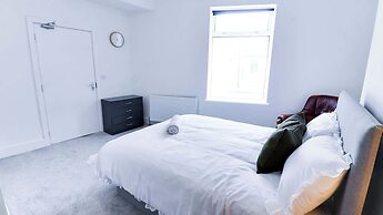 Spacious Home Near Seafront Perfect For Groups