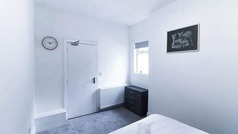 Spacious Home Near Seafront Perfect For Groups