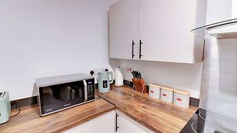 Spacious Home Near Seafront Perfect For Groups