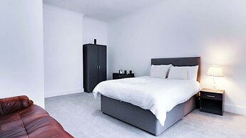 Spacious Home Near Seafront Perfect For Groups