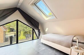 Modern Forest Home Near Beach