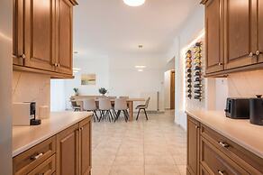 Lithea Seaview Villa & Estate