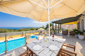 Villa Afroditi With 3 Bedrooms and 3 Bathrooms