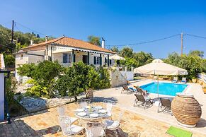 Villa Afroditi With 3 Bedrooms and 3 Bathrooms