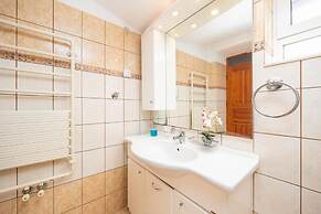 Villa Afroditi With 3 Bedrooms and 3 Bathrooms