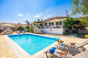 Villa Afroditi With 3 Bedrooms and 3 Bathrooms