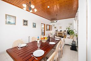 Villa Afroditi With 3 Bedrooms and 3 Bathrooms