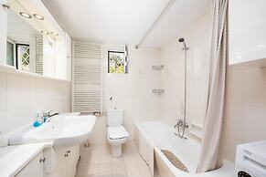Villa Afroditi With 3 Bedrooms and 3 Bathrooms