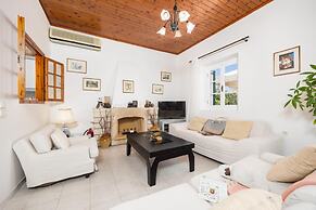 Villa Afroditi With 3 Bedrooms and 3 Bathrooms