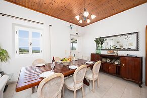 Villa Afroditi With 3 Bedrooms and 3 Bathrooms
