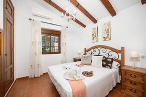 Villa Los Naranjos With 3 Bedrooms and 2 Bathrooms