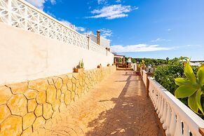 Villa Los Naranjos With 3 Bedrooms and 2 Bathrooms