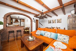 Villa Los Naranjos With 3 Bedrooms and 2 Bathrooms
