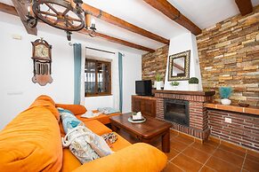 Villa Los Naranjos With 3 Bedrooms and 2 Bathrooms