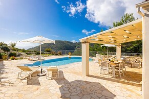 Villa Socrates With 3 Bedrooms and 2 Bathrooms