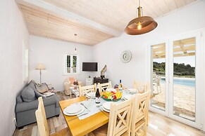 Villa Socrates With 3 Bedrooms and 2 Bathrooms