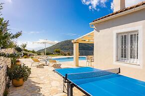 Villa Socrates With 3 Bedrooms and 2 Bathrooms