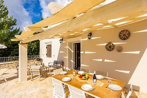 Villa Socrates With 3 Bedrooms and 2 Bathrooms