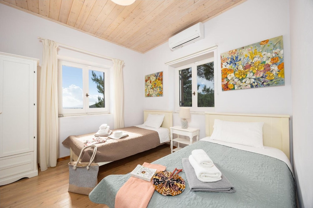 Villa Socrates With 3 Bedrooms and 2 Bathrooms