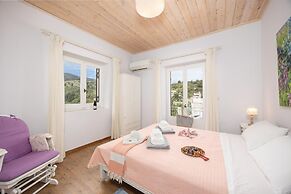 Villa Socrates With 3 Bedrooms and 2 Bathrooms