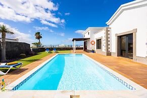 Villa Dragos With 3 Bedrooms and 3 Bathrooms