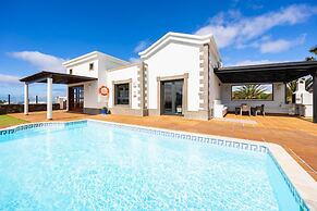 Villa Dragos With 3 Bedrooms and 3 Bathrooms