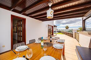 Villa Dragos With 3 Bedrooms and 3 Bathrooms