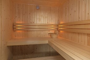 Grand Villa With Sauna & Jacuzzi