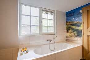 Grand Villa With Sauna & Jacuzzi