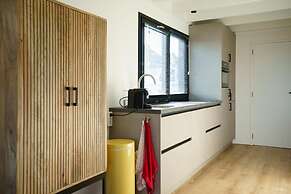 Stylish Boathouse on Lake Sneeker