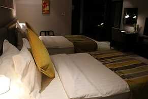 Best Plus Aurora Hotel