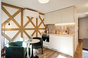 Graça Gate | Mouraria Compact Studio