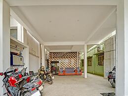 Deluxevrl Residency