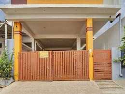 Deluxevrl Residency