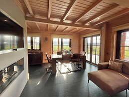 Villa With Sauna & Tub